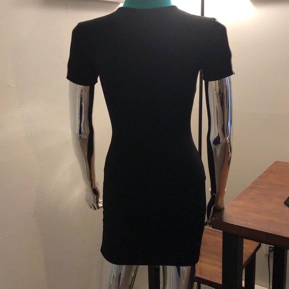 ❤️Form fitting dress - Picture 2 of 4